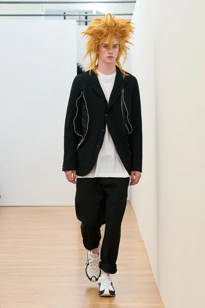 Look 17